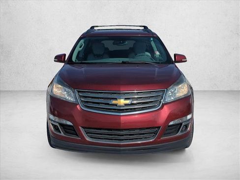 Used 2017 Chevrolet Traverse LT image 2