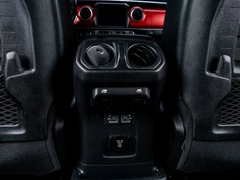 Used 2022 Jeep Wrangler Unlimited Rubicon w/ LED Lighting Group AWD/4WD image 29