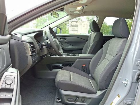 Certified 2026 Nissan Rogue SV w/ Cold Weather Package AWD/4WD image 11