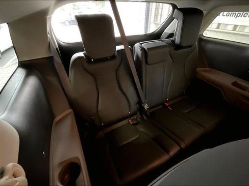 Used 2026 Kia Carnival FWD image 15