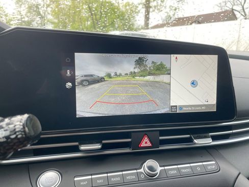 New 2025 Hyundai Elantra Limited image 43