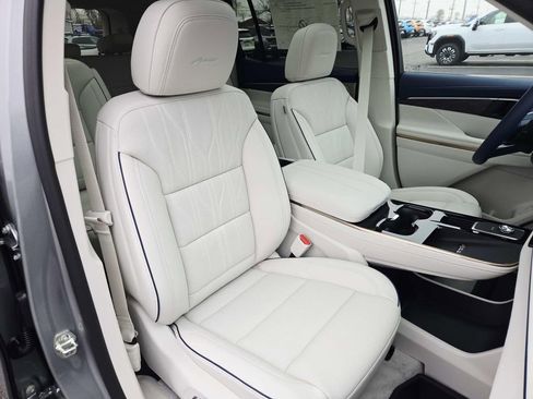 New 2026 Buick Enclave Avenir w/ Super Cruise Package image 18