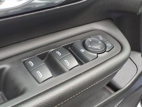 Used 2024 GMC Terrain SLE image 23