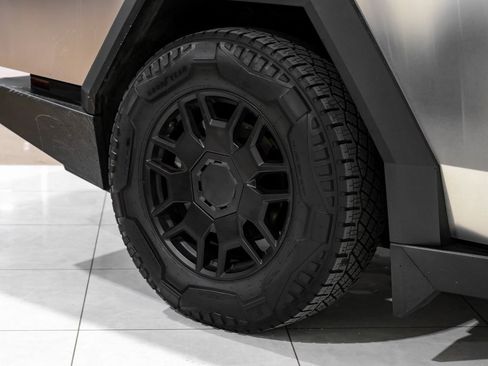 Used 2024 Tesla Cybertruck AWD Crew Cab image 59