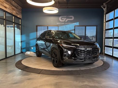 Used 2024 Chevrolet Trax ACTIV w/ Driver Confidence Package FWD image 1