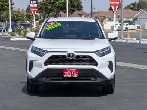 Used 2025 Toyota RAV4 XLE AWD/4WD image 2