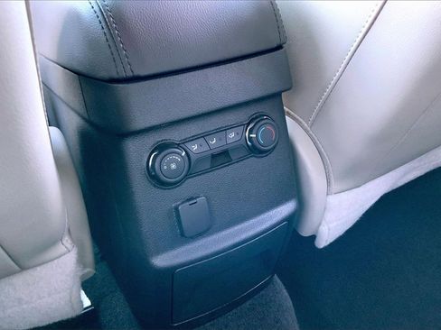 Used 2015 Ford Explorer XLT w/ Equipment Group 202B image 10