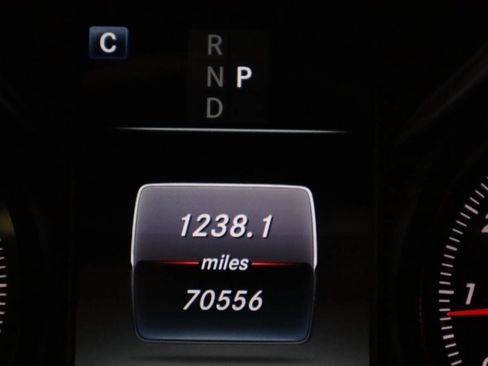 Used 2018 Mercedes-Benz GLC 300 4MATIC image 5