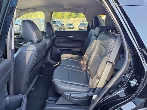 New 2025 Nissan Pathfinder SL w/ Cargo Package image 21