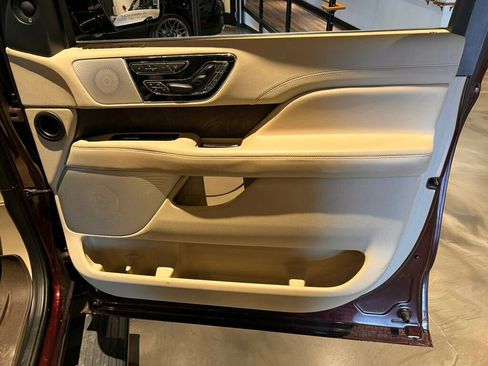 Used 2019 Lincoln Navigator Reserve AWD/4WD image 30