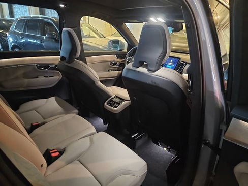 Certified 2025 Volvo XC90 B5 Core AWD/4WD image 9