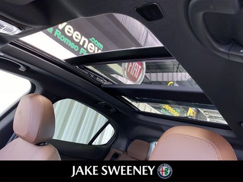 Used 2023 Alfa Romeo Stelvio Ti image 13