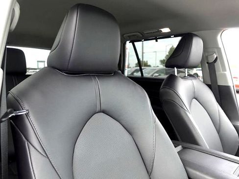 Certified 2025 Toyota Grand Highlander AWD image 15