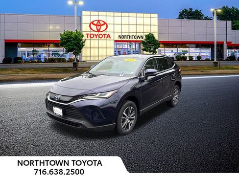 Used 2023 Toyota Venza LE image 5