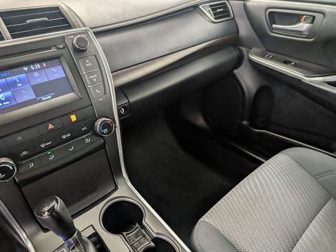 Used 2015 Toyota Camry LE image 19