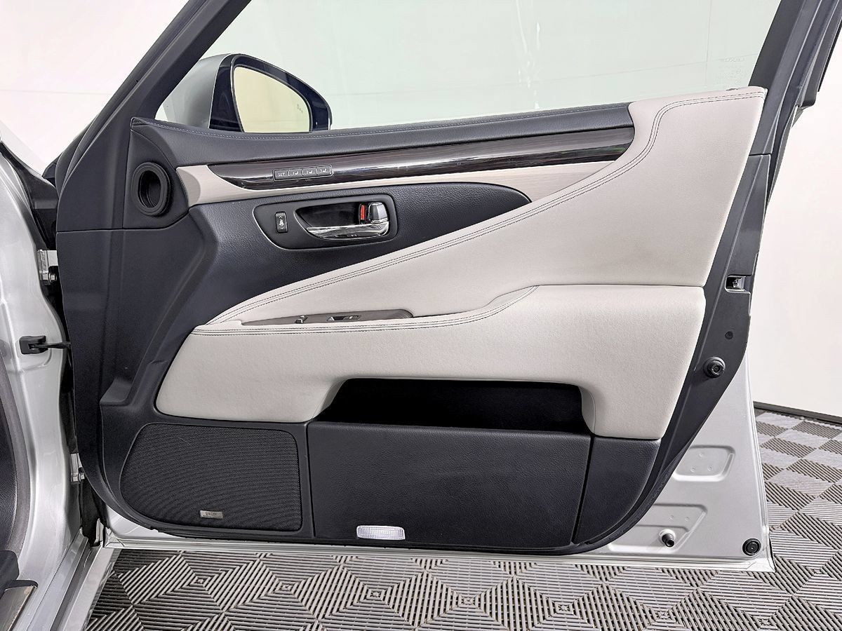 Used 2014 Lexus LS 460 w/ Comfort Package RWD image 51