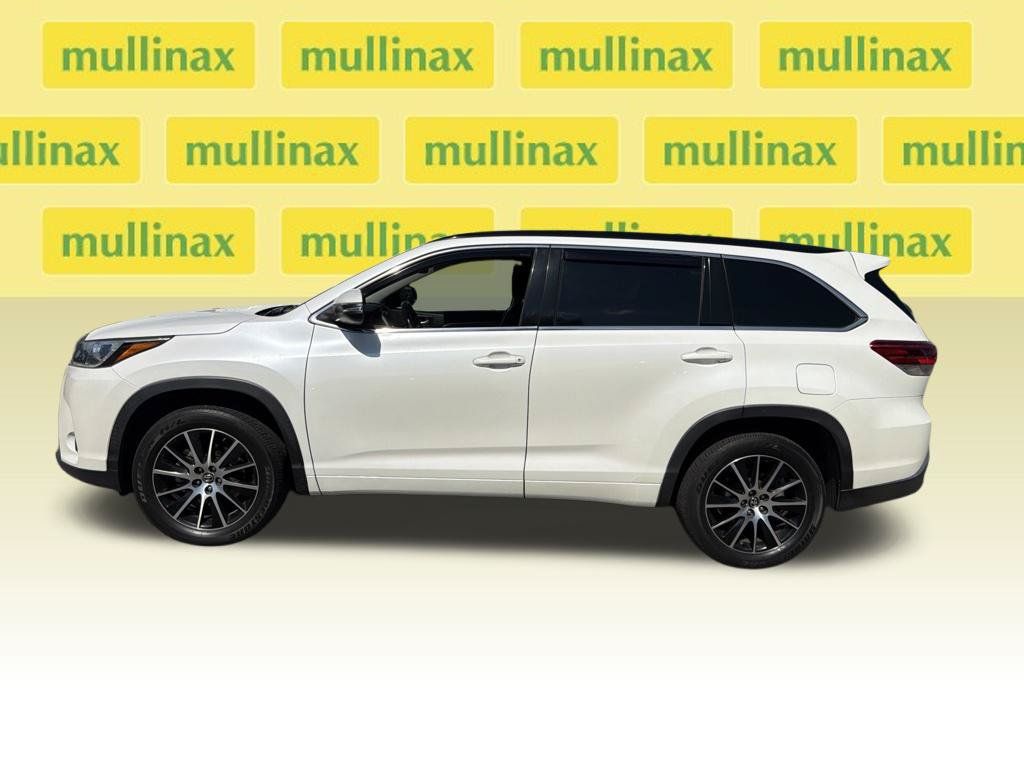 Used 2017 Toyota Highlander SE FWD image 6