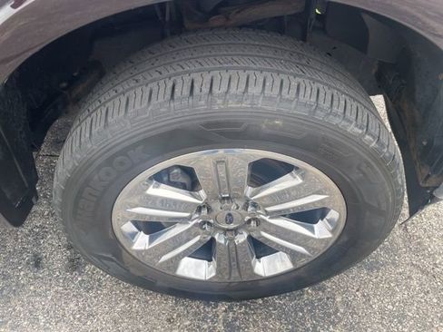 Used 2018 Ford F150 Lariat w/ Equipment Group 502A Luxury AWD/4WD image 18