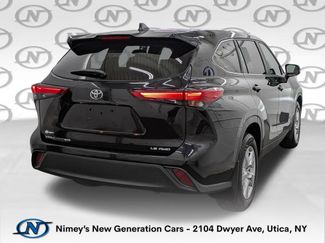 Used 2023 Toyota Highlander LE AWD/4WD video 2