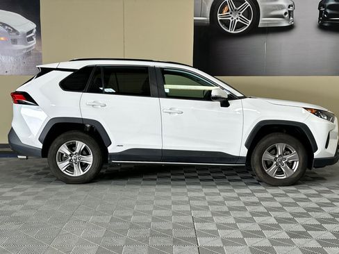Used 2022 Toyota RAV4 LE image 3