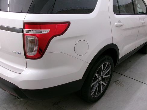 Used 2015 Ford Explorer XLT w/ Equipment Group 202B AWD/4WD image 9