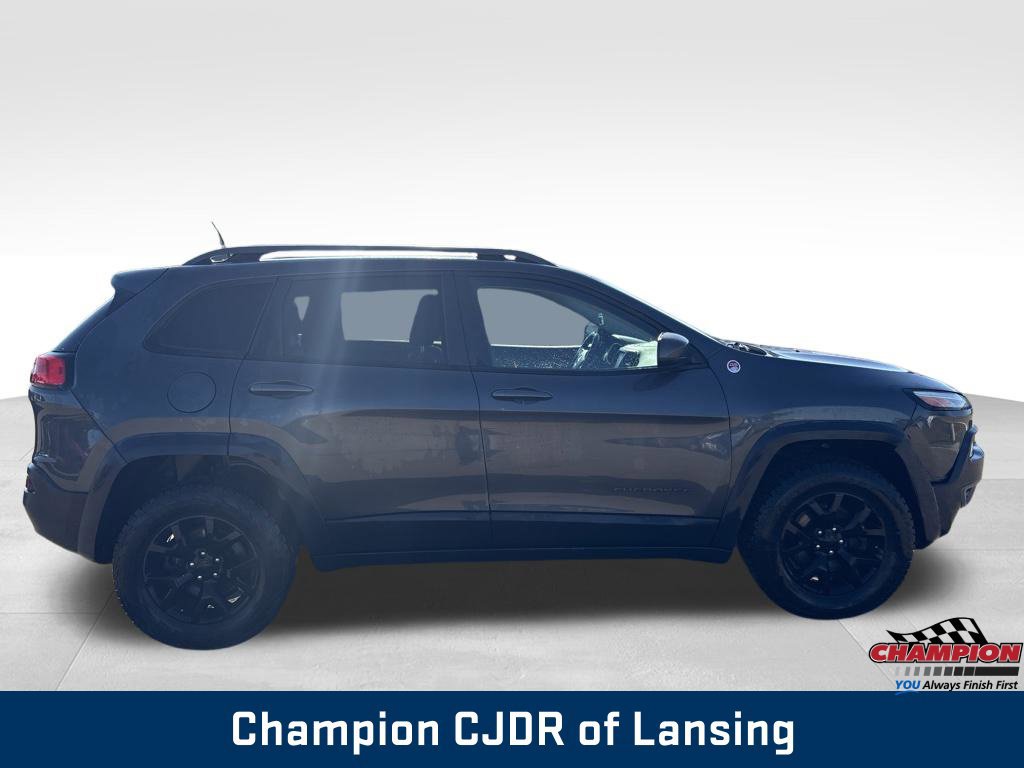 Used 2016 Jeep Cherokee Trailhawk w/ Cold Weather Group AWD/4WD image 8