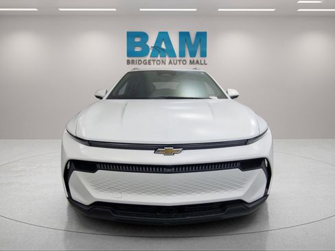 New 2026 Chevrolet Equinox EV LT image 2