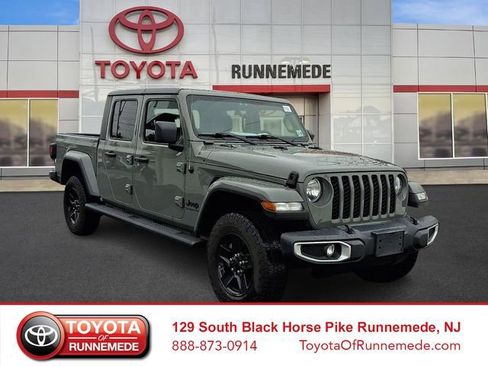 Used 2021 Jeep Gladiator Sport image 1