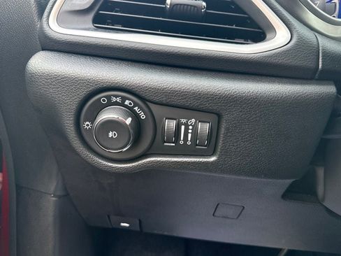 Used 2025 Chrysler Pacifica Select FWD image 22