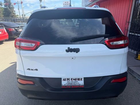 Used 2018 Jeep Cherokee Latitude w/ Altitude Package image 6