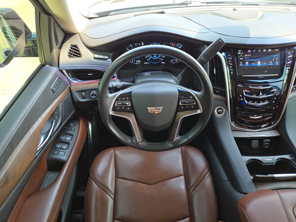 Used 2020 Cadillac Escalade Premium Luxury AWD/4WD image 4