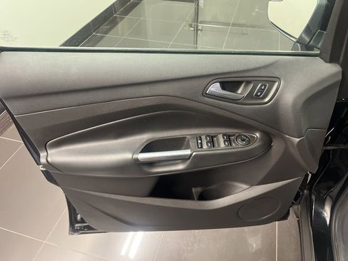 Certified 2018 Ford Escape SE w/ SE Sync 3 Package image 19