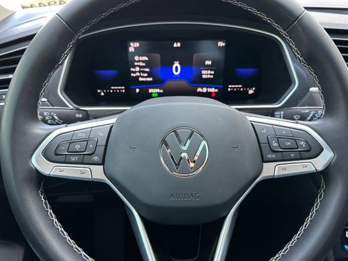 Used 2023 Volkswagen Tiguan SE w/ Panoramic Sunroof Package FWD image 24