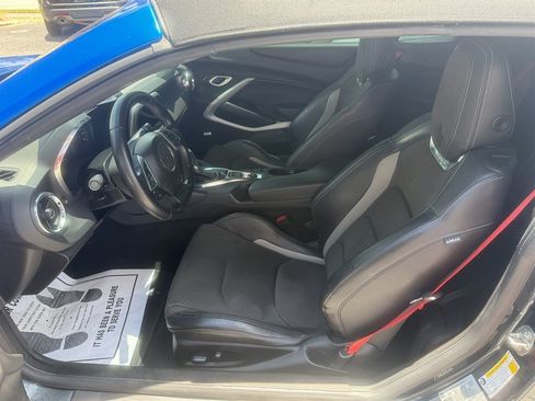 Used 2021 Chevrolet Camaro LT w/ Technology Package RWD image 7
