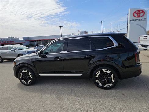 Used 2024 Kia Telluride EX w/ EX Captain's Chair Package image 2