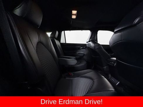 Used 2023 Toyota Highlander XSE FWD image 28