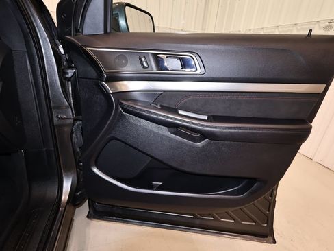 Certified 2018 Ford Explorer XLT w/ Equipment Group 202A AWD/4WD image 21
