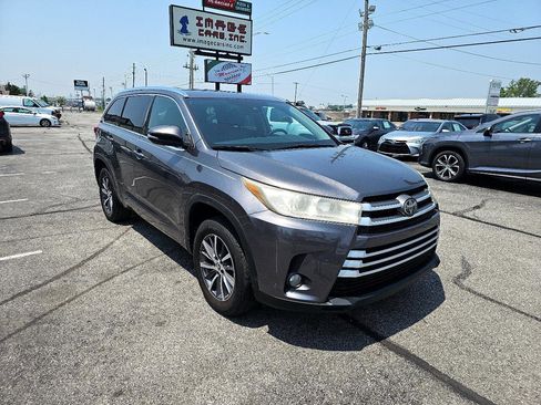 Used 2018 Toyota Highlander XLE image 4