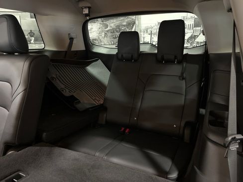 Used 2025 Nissan Pathfinder SL image 12