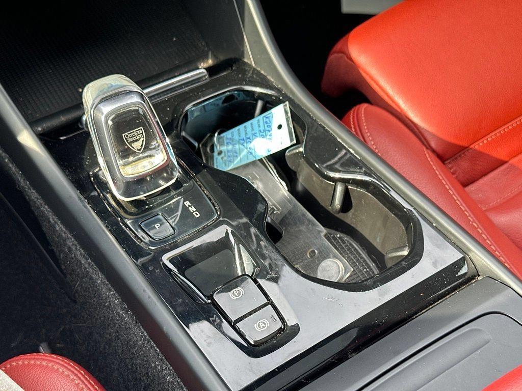 Used 2019 Volvo XC40 T4 Inscription FWD image 26