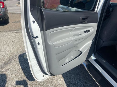 Used 2012 Toyota Tacoma 4x4 Double Cab w/ TRD Off-Road Pkg image 27