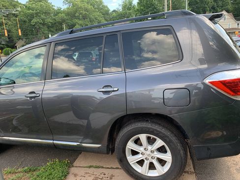 Used 2012 Toyota Highlander SE w/ Tow Pkg AWD/4WD image 6