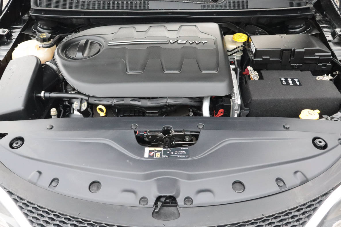 Used 2016 Chrysler 200 C w/ Premium Group FWD image 18