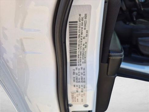 Used 2015 Jeep Cherokee Latitude AWD/4WD image 16