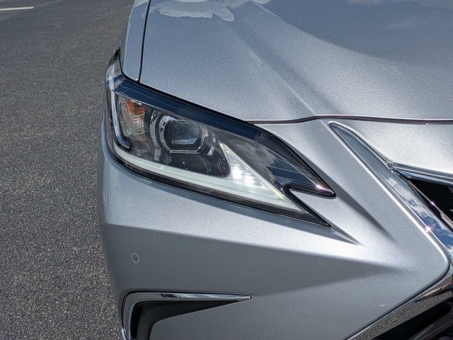Certified 2023 Lexus ES 300h w/ Premium Package FWD image 9