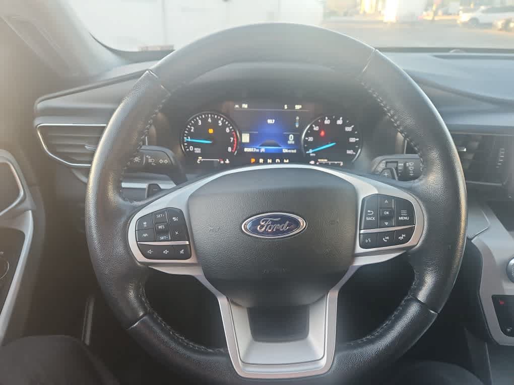 Used 2021 Ford Explorer XLT w/ Equipment Group 202A AWD/4WD image 16