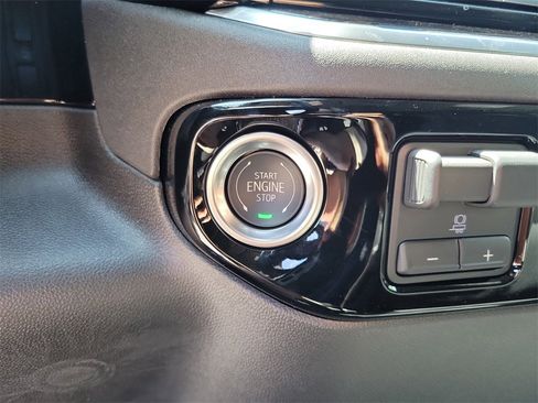 New 2025 GMC Sierra 1500 SLE w/ Preferred Package image 24