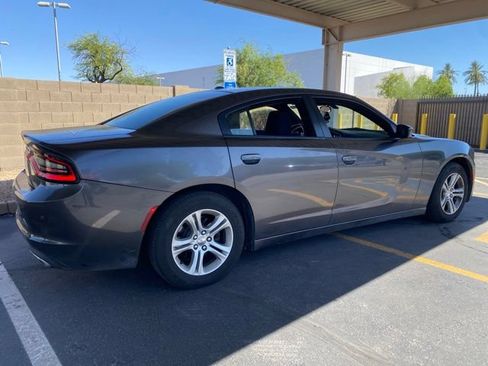 Used 2020 Dodge Charger SXT RWD image 3