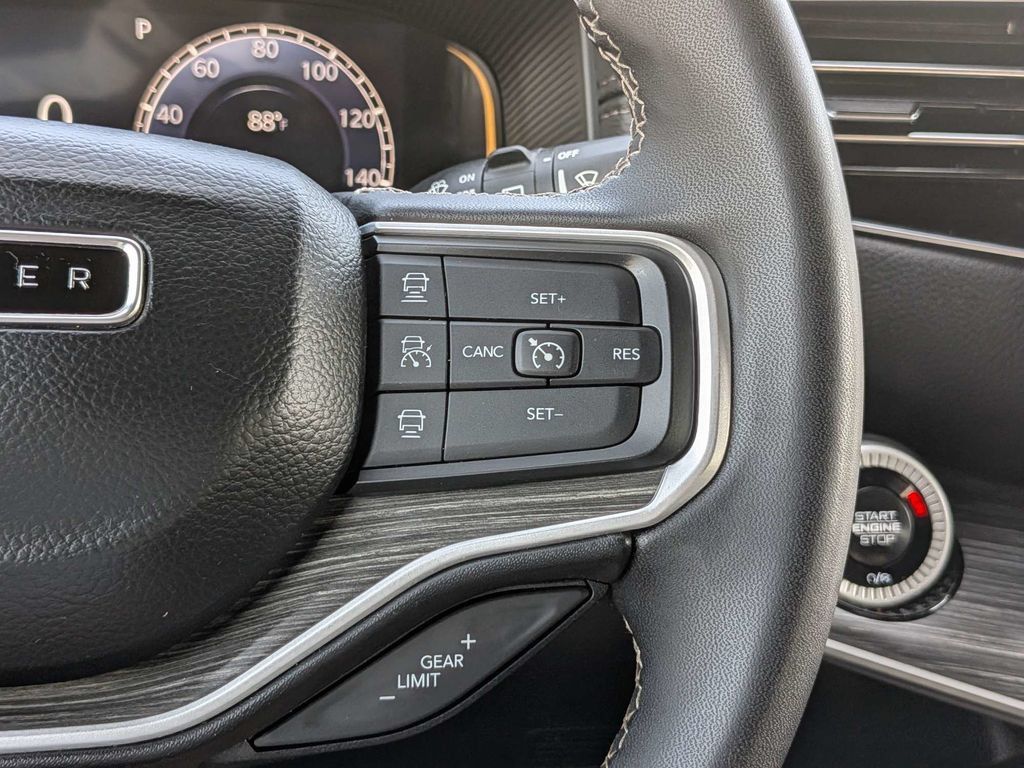 Used 2024 Jeep Wagoneer Series II AWD/4WD image 27