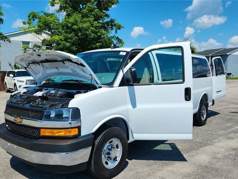 New 2026 Chevrolet Express 3500 LT w/ LT Preferred Equipment Group RWD image 11
